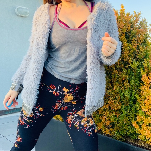 Athleta Build-in Bra Sports Cross Straps Top Kink - Picture 6 of 15